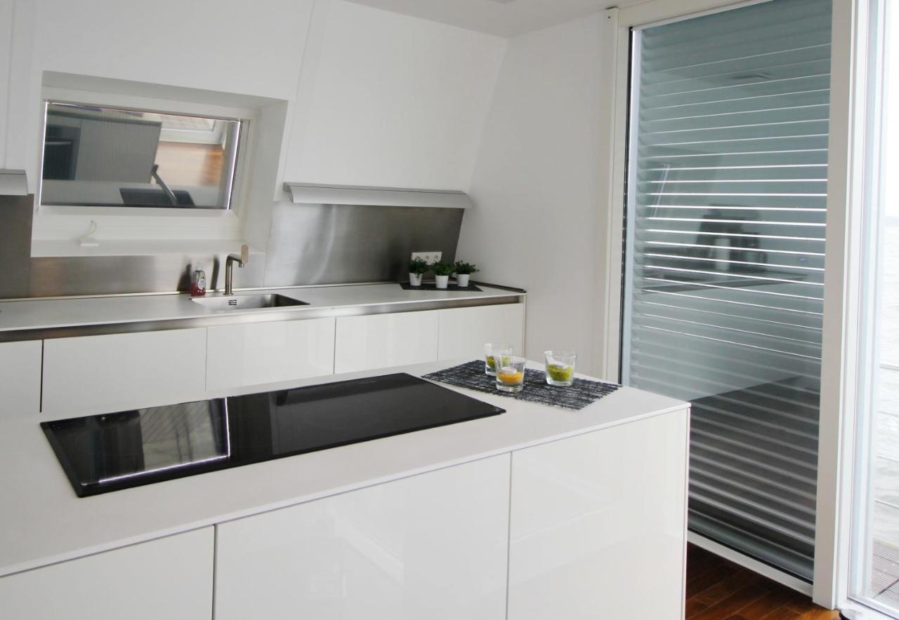 Schwimmendes Ferienhaus Silent Elsterheide エクステリア 写真